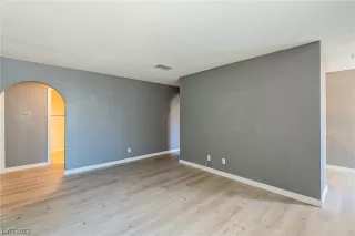 Photo #2: 2507021 Listing 