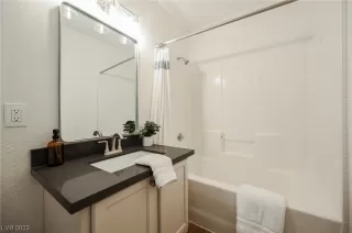 Photo #1: 2507077 Listing