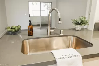 Photo #2: 2507077 Listing