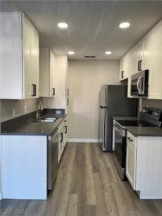 Photo #4: 2507096 Listing 