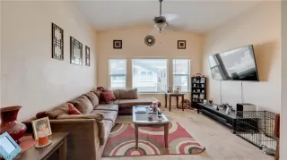 Photo #4: 2507116 Listing