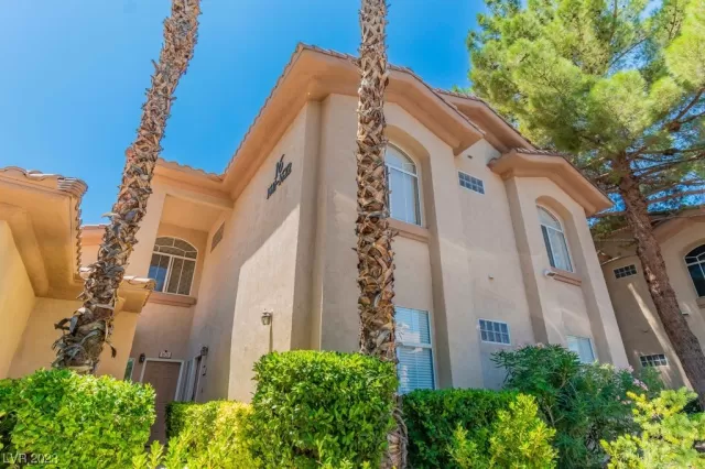 MLS: 2507292 Condo For Sale