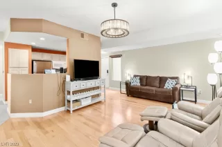 Photo #4: 2507292 Listing