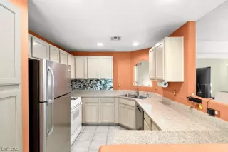 Photo #6: 2507292 Listing