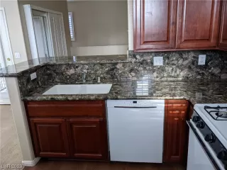 Photo #4: 2507443 Listing