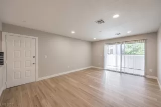 Photo #4: 2507447 Listing