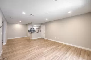 Photo #5: 2507447 Listing