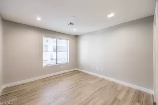 Photo #6: 2507447 Listing