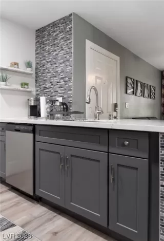 Photo #2: 2507473 Listing