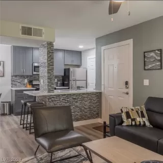 Photo #4: 2507473 Listing