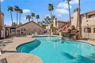 Photo #2: 2507523 Listing