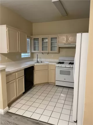 Photo #5: 2507558 Listing 