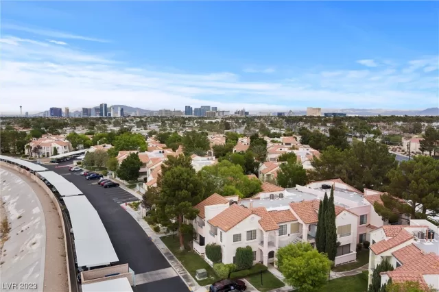 MLS: 2507566 Condo For Sale