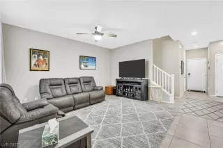 Photo #4: 2507605 Listing