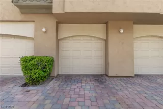 Photo #2: 2507639 Listing