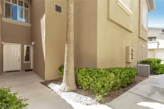 Photo #3: 2507639 Listing