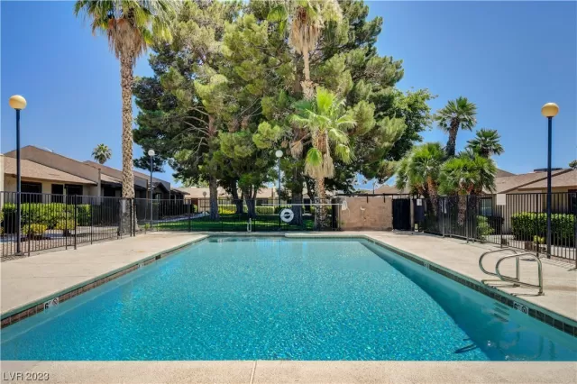 MLS: 2507703 Condo For Sale