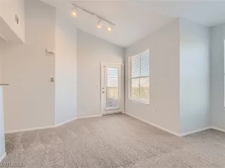 Photo #2: 2507725 Listing 