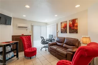 Photo #2: 2507736 Listing