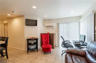 Photo #5: 2507736 Listing