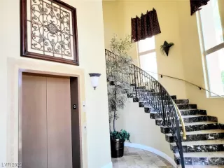 Photo #1: 2507764 Listing