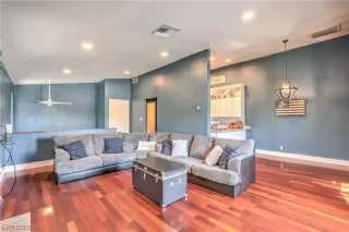 Photo #3: 2507766 Listing 