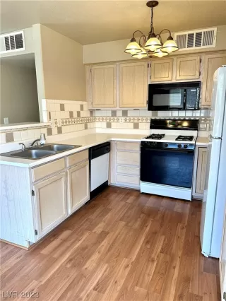 Photo #3: 2507799 Listing 