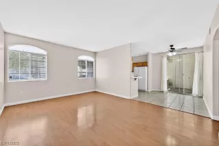 Photo #2: 2507815 Listing