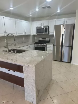 Photo #2: 2507858 Listing 