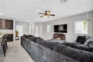 Photo #4: 2507888 Listing