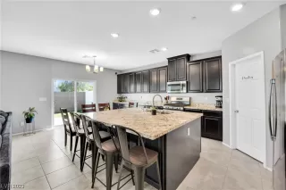 Photo #6: 2507888 Listing