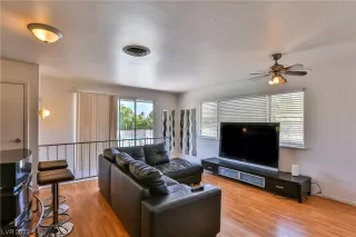 Photo #3: 2507903 Listing 