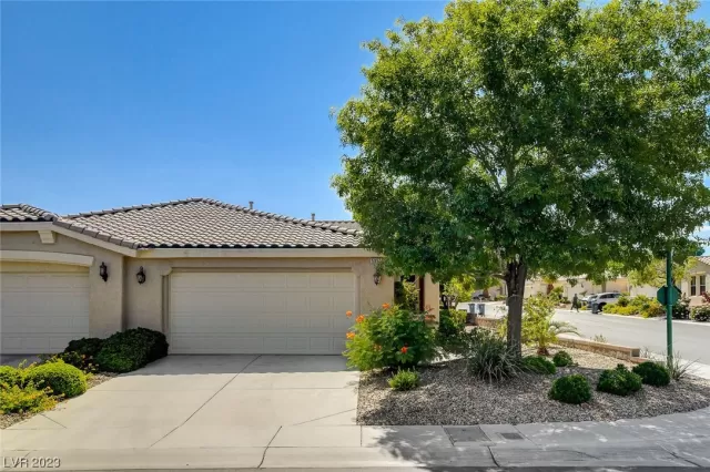 MLS: 2507969 Condo For Sale