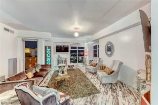 Photo #5: 2507983 Listing