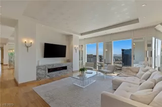 Photo #3: 2508016 Listing