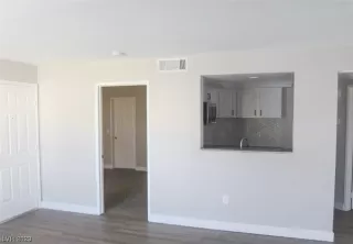 Photo #3: 2508017 Listing 