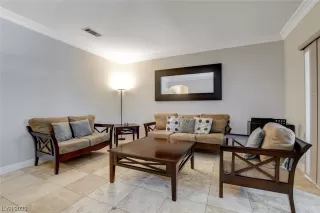 Photo #4: 2508027 Listing