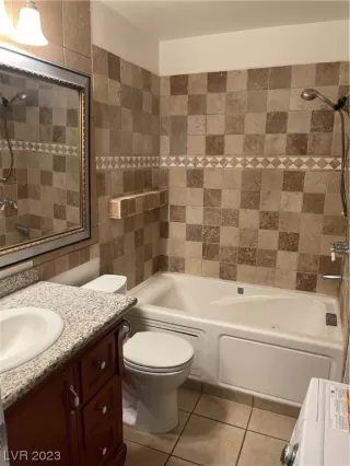 Photo #5: 2508066 Listing