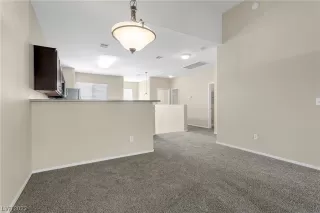 Photo #3: 2508104 Listing