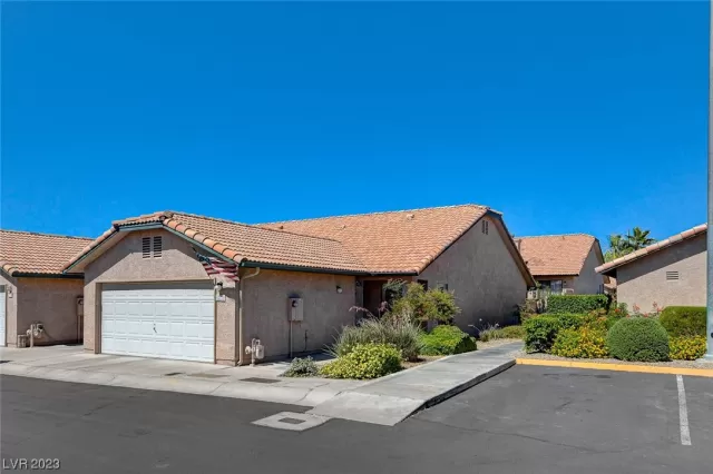 MLS: 2508110 Condo For Sale