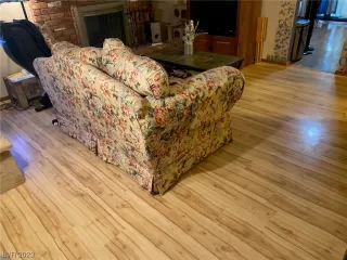 Photo #5: 2508125 Listing 