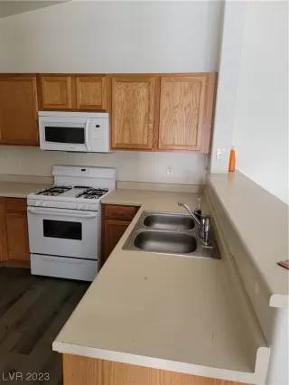 Photo #3: 2508126 Listing 