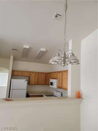 Photo #4: 2508126 Listing 