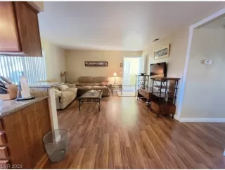 Photo #2: 2508157 Listing