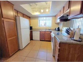 Photo #4: 2508157 Listing