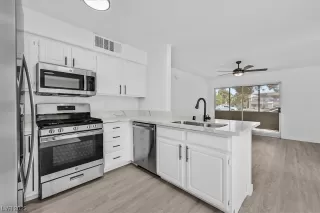 Photo #3: 2508161 Listing