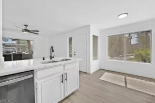 Photo #4: 2508161 Listing