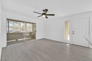 Photo #5: 2508161 Listing