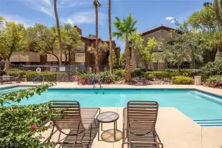 Photo #4: 2508162 Listing