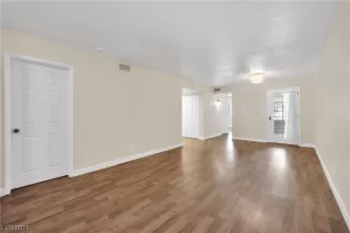 Photo #2: 2508163 Listing